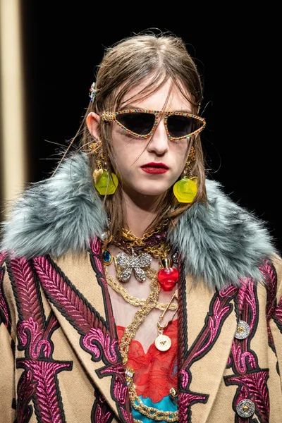 Look 90